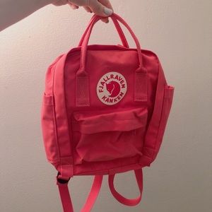 Pink Fjallraven kanken mini pack